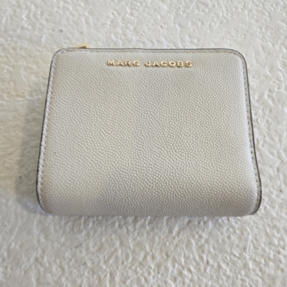Marc Jacobs Cream Pebbled Leather Wallet - Picture 2 of 7